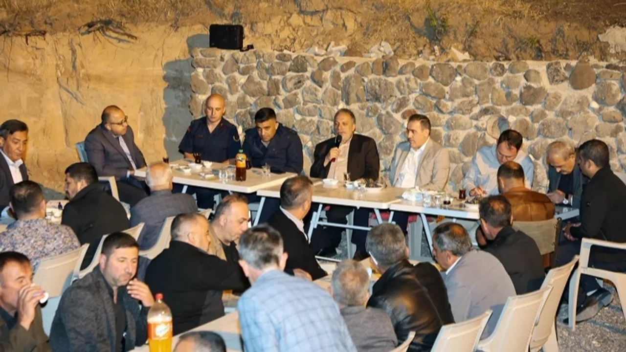 Kayseri Talas'ta muhtarlardan Mengücek buluşması
