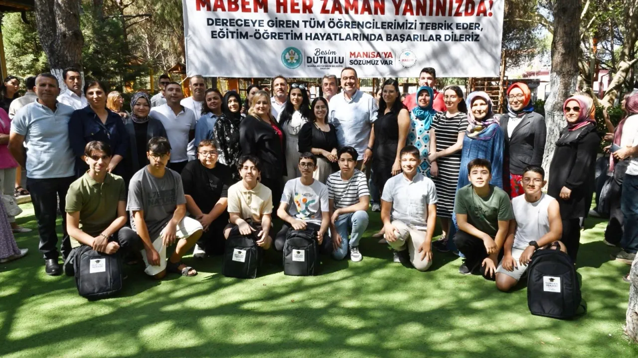 Manisa’da üniversitelilere büyük destek: Her ay 1.000 TL burs