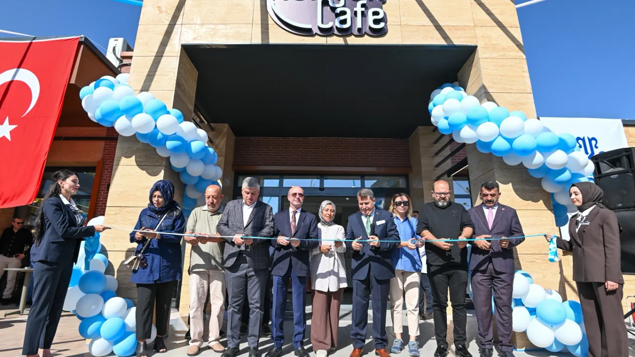 Selçuklu’da doğa ve mimarinin buluştuğu 'Kanyon Cafe' açıldı