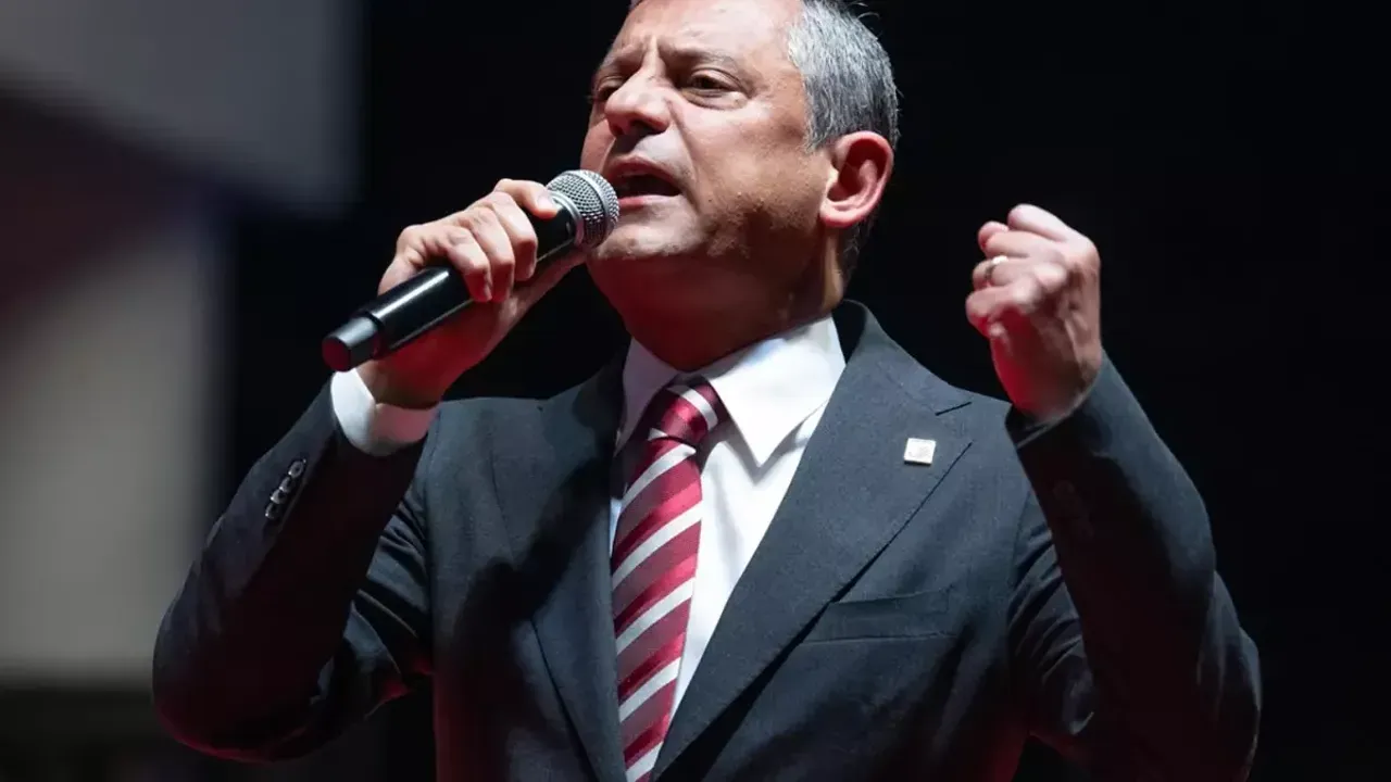 CHP Genel Başkanı Özgür Özel'den tarihi rest