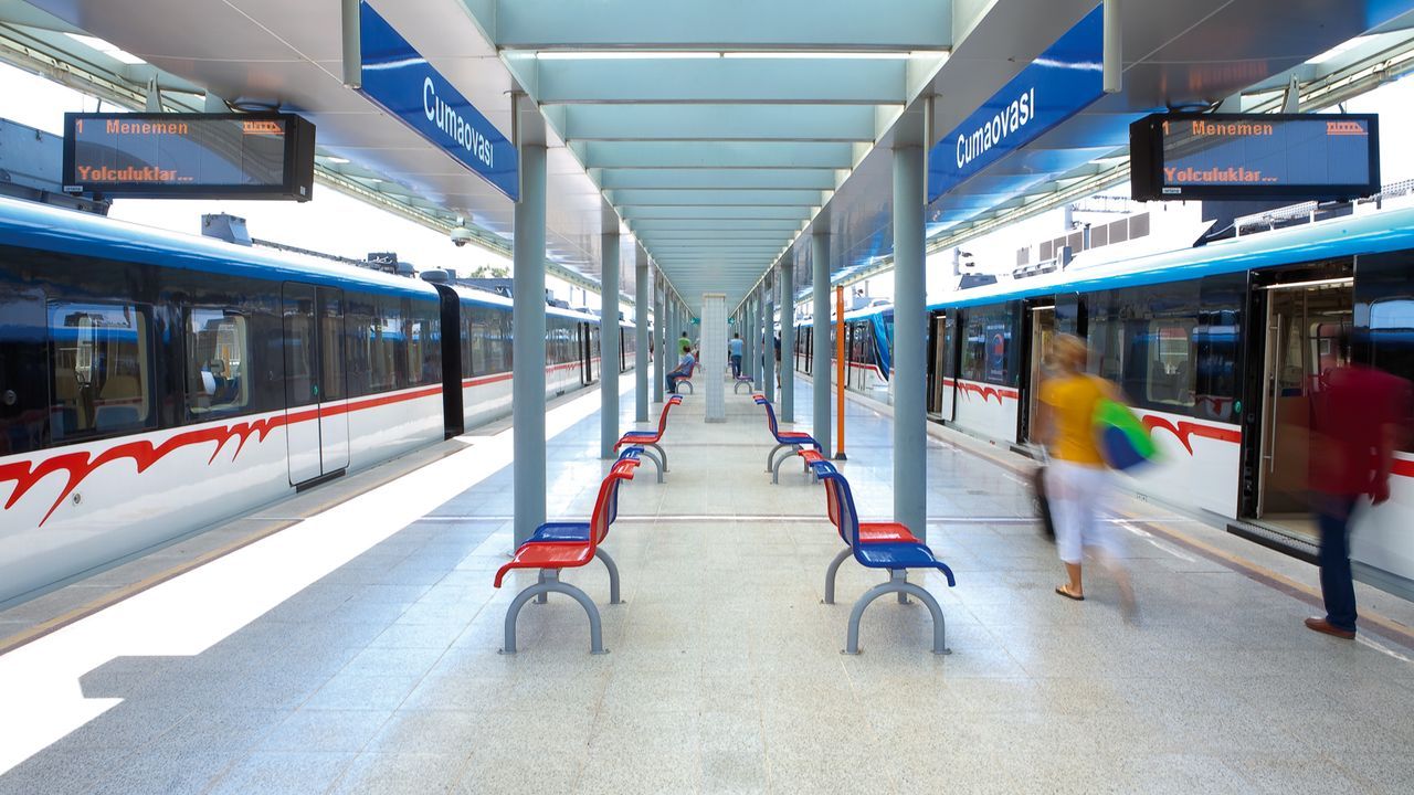 İzmir'de 29 Ekim'de toplu ulaşım ücretsiz ve indirimli