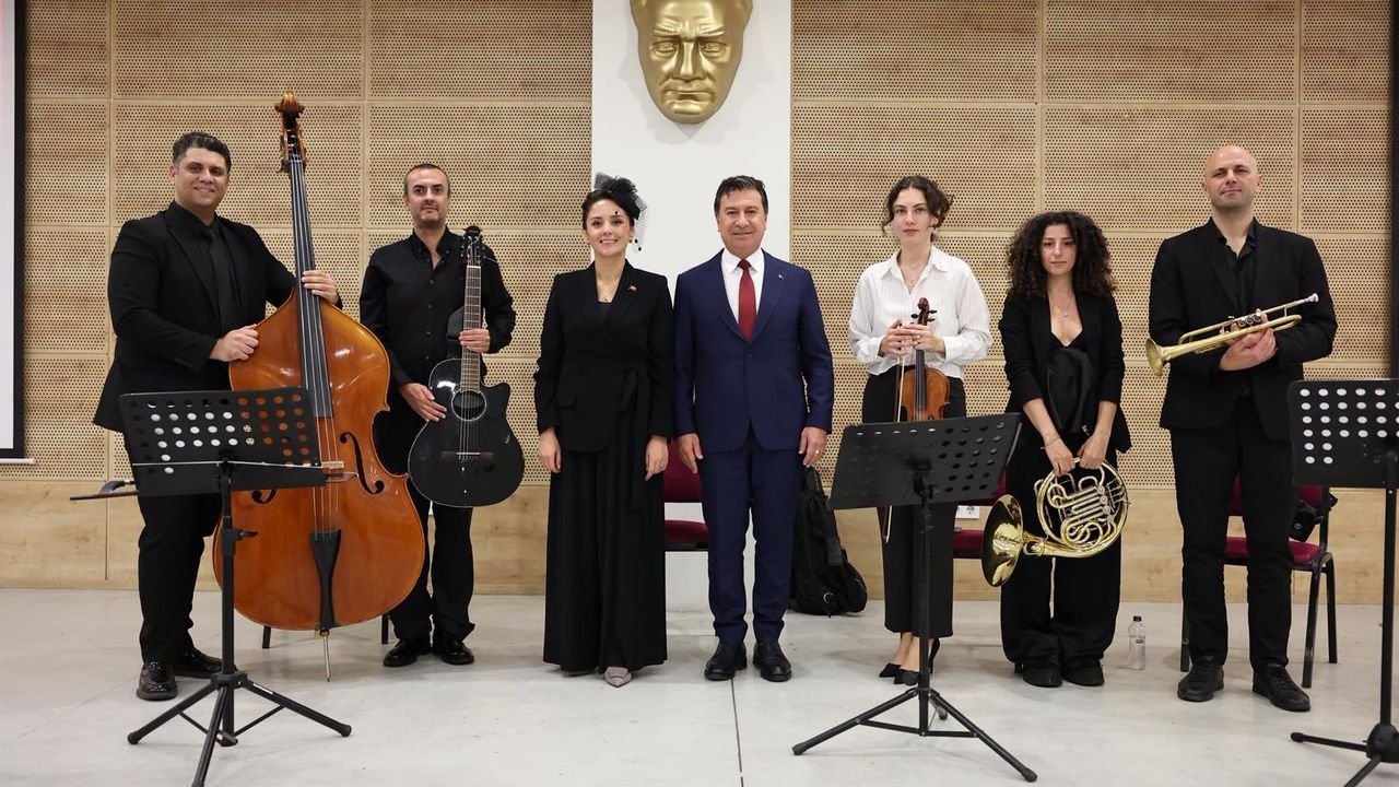 Muğla'da Cumhuriyet balosunda 102 yıllık coşku