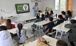 Manisalı öğrenciler arıların önemini öğreniyor