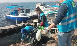 Doğaseverler Karşıyaka'da kıyı temizliği yaptı