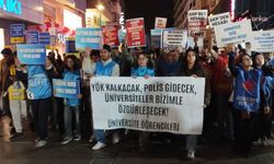 İzmir'de öğrencilerin YÖK protestosu...