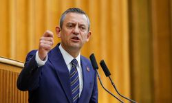 Özel'den gazetecilerin gözaltına alınmasına tepki