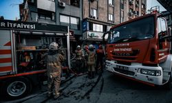 Bornova'da iş hanında kokutan yangın!