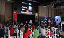 Eğlenceli ve öğretici çocuk tiyatrosu,miniklerden büyük beğeni topladı