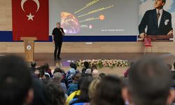'Evrenin Doğumu ve Ölümü' konferansı gerçekleştirildi