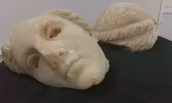 İzmir Metropolis'te 2 bin 200 yıllık tanrıça başı bulundu