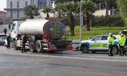 İzmir'de İZSU tankeri kazası: 4 araç zarar gördü!