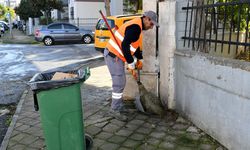 Kuşadası Belediyesi'nden Kadınlar Denizi Mahallesi'nde detaylı temizlik çalışması
