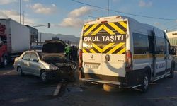 Öğrencileri taşıyan servis otomobille çarpıştı: 7 yaralı