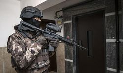 Özel harekat Çeşme'de firari zanlıyı yakaladı