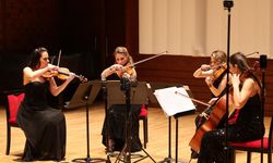 Türk bestecilerinin eserleri İzmir'de ayakta alkışlandı
