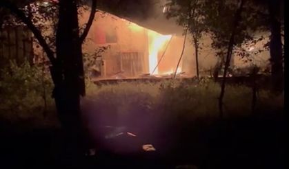 Gümüşhane’de çıkan yangında iki ev ve bir ahır kullanılamaz hale geldi