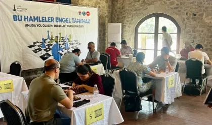 İzmir’de satranç turnuvası: Görme engelli sporcular hamleleriyle ilham verdi