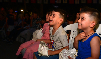 Bornova’da Yazlık Sinema Keyfi Mahallelere Taştı