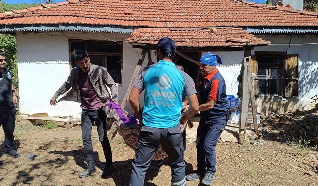 AFAD ve UMKE ekipleri yaşlı vatandaşları tahliye etti