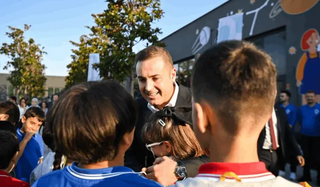 Ahmet Akın’dan öğrencilere 1.000 tl kırtasiye desteği