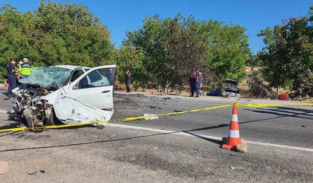 Demirci’de feci kaza: 3 ölü, 2 yaralı