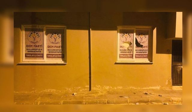 DEM Parti binasına taşlı saldırı