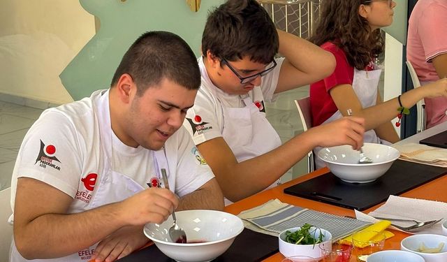 Efeler'in özel bireyleri 'Meslek Mutfağı 'nda üretimde