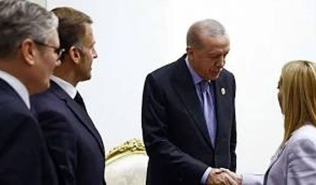 Erdoğan'ın İtalya Başbakanı Meloni'ye sigara uyarısı