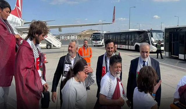 İsrail'in alıkoyduğu Türkler yurda döndü!
