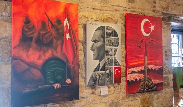 Kuşadası'nda öğrencilerden cumhuriyet sergisi