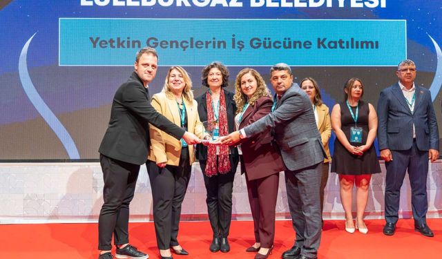Lüleburgaz Belediyesi ödülünü aldı