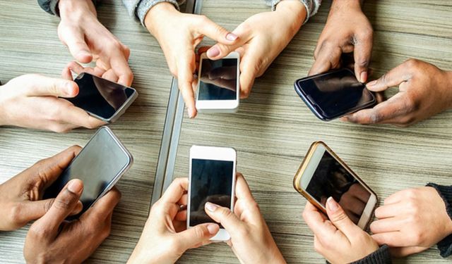 Araştırma: Gençler artık orta yaşlılardan daha mutsuz