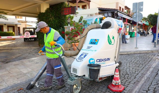Bodrum sokaklarına yeni nesil yol süpürme araçları