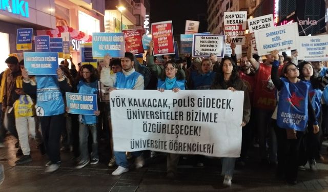 İzmir'de öğrencilerin YÖK protestosu...