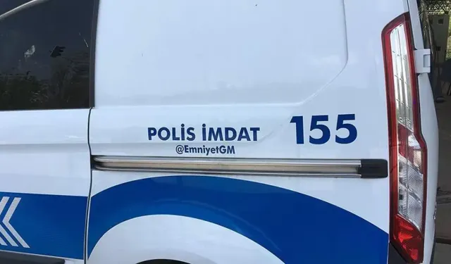 İzmir'de polis aracına saldırı