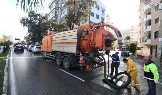 Karaburun'da şiddetli yağış sonrası İZSU'dan müdahale