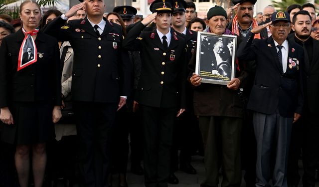 Kuşadası Ata'sını saygı ve özlemle andı