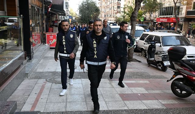 Manisa'da kaldırımlar vatandaşa geri veriliyor