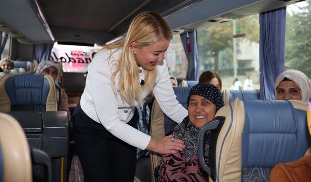 Merkezefendili kadınlar Pamukkale ve Kalkık Mağarası'nda