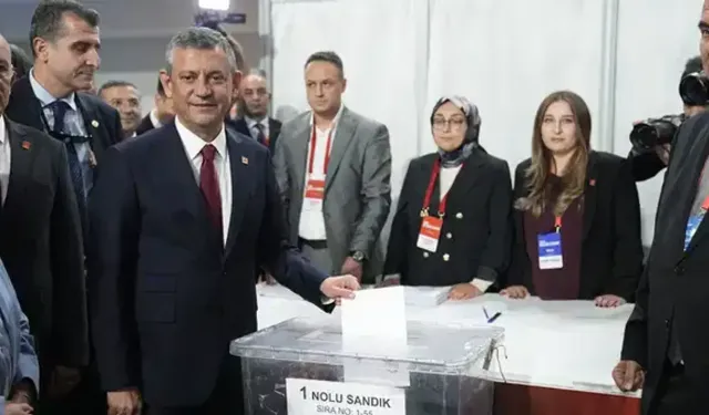 Özgür Özel yeniden Genel Başkan seçildi!