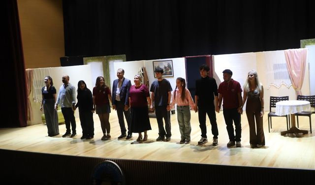 'Yarınlara Geç Kalmadan' Turgutlu sahnesinde