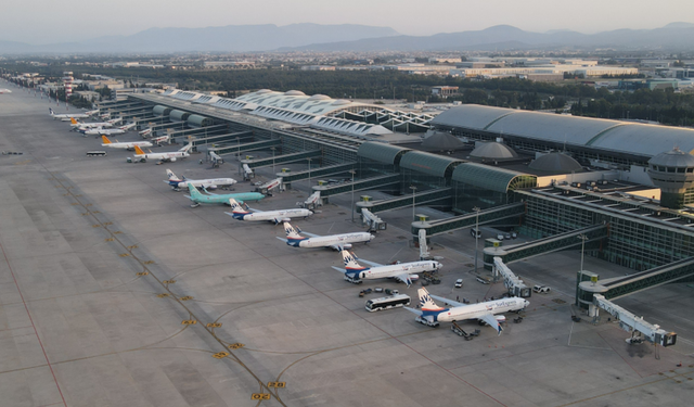 İzmir Adnan Menderes Havalimanı 11 ayda yolcu rekoru