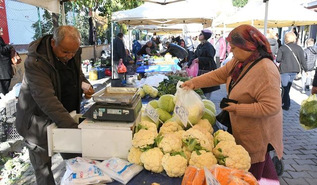 Kuşadası Yerel Üretici Sergisi kış sebze ve meyveleriyle doldu