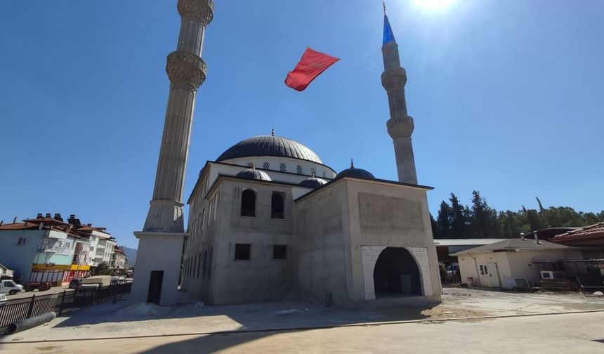 Beyağaç'ta osmanlı esintili yeni çarşı camii yükseliyor