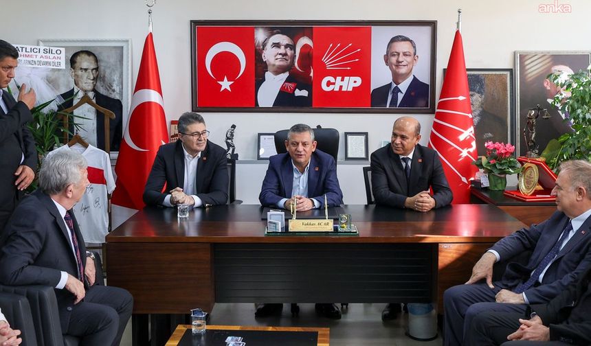 Özgür Özel partisinin Gaziantep İl Başkanlığı'nı ziyaret etti