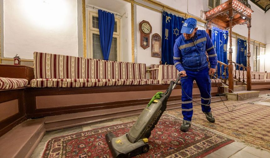 İzmir'in ibadethaneleri pırıl pırıl