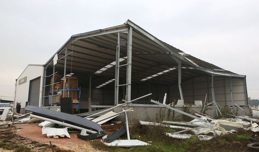 Nilüfer'de iki kaçak yapı daha yıkıldı